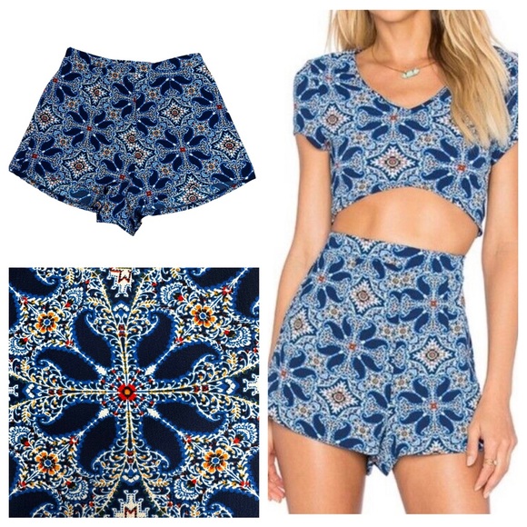 Show Me Your MuMu Pants - Show Me Your MuMu Miami Blue Print Cabana Shorts Size Small High Rise Coastal
